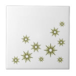 Azulejo Diseño de Starburst Verde de Mediados del Siglo<br><div class="desc">Diseño de inspiración moderna de mediados del siglo XX con estallidos de color verde retro vintage en un diseño orgánico de fondo blanco. Diseño sencillo y moderno.</div>
