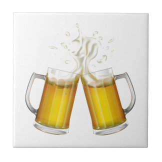 Azulejo Dos tazas con una cerveza ligera.