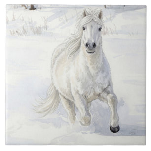 Azulejo Dyfra el caballo islandés galopando en la nieve
