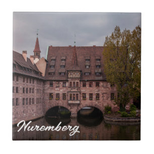 Azulejo Edificio histórico al atardecer en Nuremberg, Alem