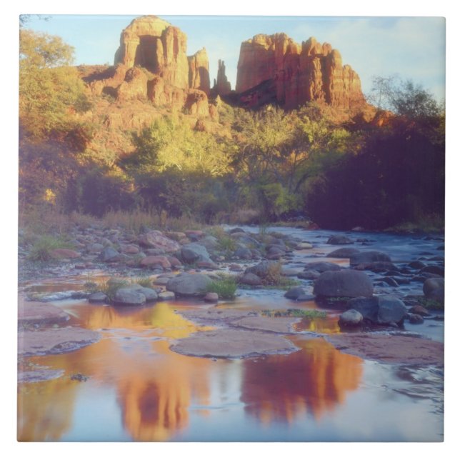 Azulejo EE. UU., Arizona, Sedona. Cathedral Rock reflejand (Frente)