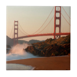 Azulejo EE. UU., California. Vista del puente Golden Gate
