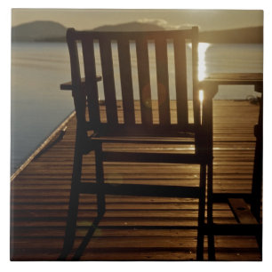 Azulejo EE.UU., Maine, Rockwood. Una silla con vistas