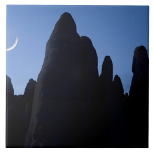Azulejo EE. UU., Utah, Parque Nacional Arches. Luna crecie