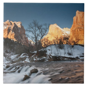 Azulejo EE. UU., Utah, Parque Nacional Zion. Amanecer en l