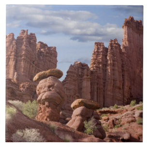 Azulejo EE. UU., Utah. Vista de Fisher Towers. Crédito: Do