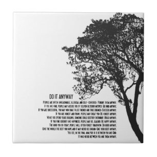 Azulejo El árbol blanco y negro lo hace de todos modos