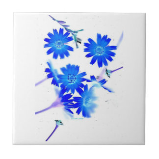 Azulejo El azul colorized diseño dispersado de las flores