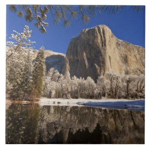 Azulejo El Capitan se refleja en el río Merced en