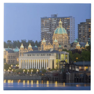 Azulejo El edificio del Parlamento se iluminó en el inter