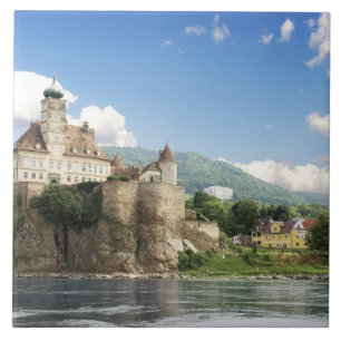 Azulejo El impresionante Castillo de Schonbuhel se encuent