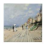 Azulejo El paseo marítimo de Trouville por Claude Monet<br><div class="desc">El Boardwalk at Trouville (1870) de Claude Monet es un bonito cuadro de arte impresionista de época que presenta una playa en una localidad costera de Normandía, Francia, en un hermoso día soleado. Sobre el artista: Claude Monet (1840-1926) fue fundador del movimiento de pintura impresionista francés, donde la mayoría de...</div>