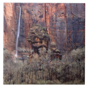 Azulejo El Púlpito y cascada efímera