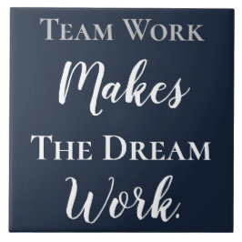 Azulejo El trabajo en equipo blanco sobre azul hace que el