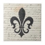 Azulejo El vintage acentúa la flor de lis francesa de las<br><div class="desc">Flor de lis contra un diseño francés de las Ephemeras del vintage. Perfeccione para los acentos interiores de la pared de la teja, backsplashes, anillos de la chimenea, cuarto de baño y riega las paredes, las cocinas y los proyectos del arte. No previsto para el uso al aire libre. Sugerencia:...</div>