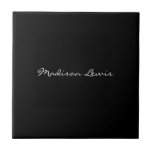 Azulejo Elegante guión simple caligrafía de nombre negro<br><div class="desc">Este producto fue muy bueno y me encanta lo fácil que es para el diseño personalizar. El diseño era muy sencillo,  así que me siento muy complacido cuando lo creo.</div>
