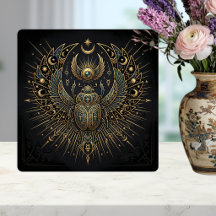 Escarabajo Egipcio de Oro con Elementos Celestiale