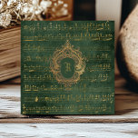 Azulejo Escudo de Monograma Vintage Manuscrito de la músic<br><div class="desc">Este elegante diseño vintage presenta un manuscrito de partitura de color dorado escrito a mano sobre un fondo verde esmeralda oscuro y dorado. Personalízalo con tu monograma inicial en el tipo de letra gótica activado por un marco adornado de escudo de oro antiguo.</div>