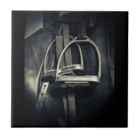 Estiloso truco plateado sobre la silla de ruedas e