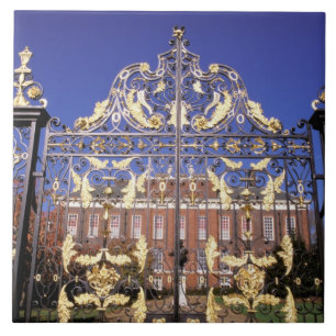 Azulejo Europa, Inglaterra, Londres. Puerta dorada fuera d