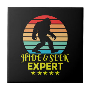 Azulejo Experto en Escondite y Busca Bigfoot Divertido