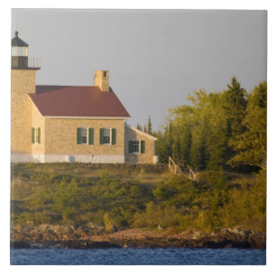 Azulejo Faro en el lago Superior cerca del puerto de Coppe