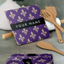 Fleur de Lis, beige sobre púrpura, Real, Tu Nombre