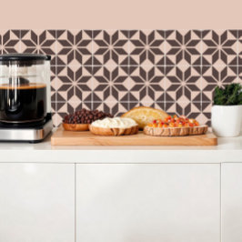 Azulejo Flor geométrica en tonos crema y chocolate