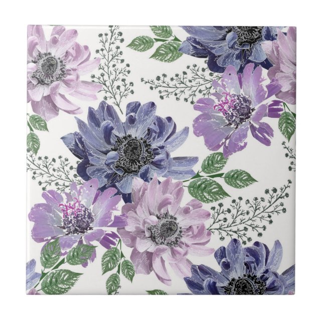 Azulejo Flores azules y lilas sobre un fondo blanco. (Frente)