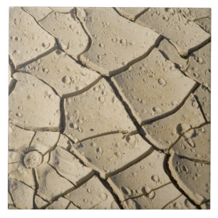 Azulejo Formación de barro agrietado en el suelo del valle