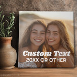 Azulejo Foto completa - con texto Personalizado<br><div class="desc">Una forma divertida de capturar recuerdos y compartirlos con amigos. Agrega una foto vertical y tu leyenda favorita para hacer un regalo genial para tus amigos.</div>
