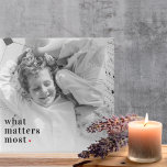 Azulejo Foto de moda y lo que más importa de RedQuote<br><div class="desc">Captura la esencia de los hermosos momentos de la vida con nuestros exclusivos productos de moda Photo & What Matters Most Positive Red. Infundir positividad y estilo en su vida cotidiana con esta colección única que combina perfectamente las tendencias modernas con sentimientos atemporales. Ya sea que te estés tratando a...</div>
