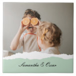 Azulejo Foto familiar moderna y regalo personalizado de fá<br><div class="desc">Presentamos la foto familiar moderna y el regalo personalizado de la Casa de la Moneda! Este regalo único y reflexivo está diseñado para celebrar y apreciar los momentos especiales de su familia. Dé el regalo de recuerdos preciados y dulzura personalizada con el regalo de la Fábrica de la Moneda de...</div>