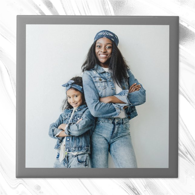 Azulejo Foto minimalista de la frontera gris moderna (Subido por el creador)