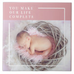 Azulejo Foto moderna de bebé | Rosa y blanco | Cita<br><div class="desc">Presentamos nuestra encantadora cita moderna de fotos de bebé, rosa y blanca, en un encantador fondo rosa. Este adorable producto es perfecto para celebrar la alegría y el amor que tu pequeño trae a tu vida. Ya sea que busques un regocijo reconfortante o un regalo reflexivo, este diseño es justo...</div>