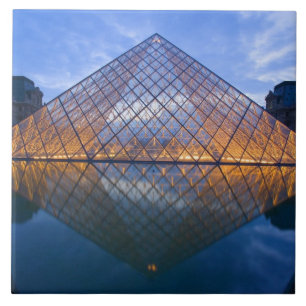 Azulejo Francia, París. El Louvre al anochecer. Crédito