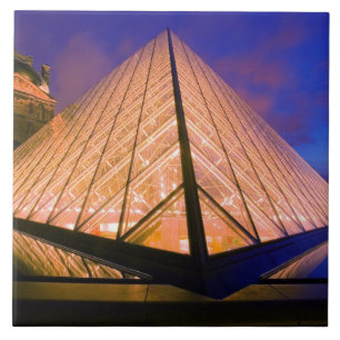 Azulejo Francia, París. El museo del Louvre al anochecer.