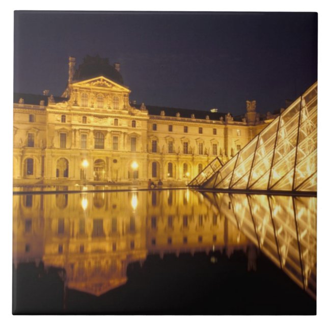 Azulejo Francia, París, museo Louvre de noche. (Frente)