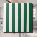 Azulejo Frasco clásico de época franjas verde y blanca<br><div class="desc">El patrón de franjas botellas verdes y blancas es un patrón del pasado, caracterizado por rayas paralelas de botellas verdes y blancas de varios anchos que se repiten a lo largo del patrón. Este patrón se refiere al estilo clásico y se caracteriza por sutileza y elegancia. Los colores verde y...</div>
