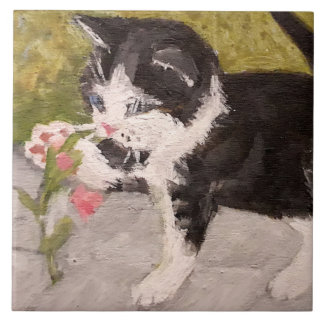 Azulejo Gatito jugando con flor rosa