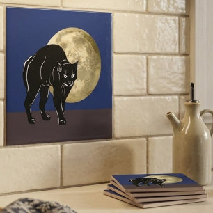 Azulejo Gato negro merodeando en una noche de luna llena d