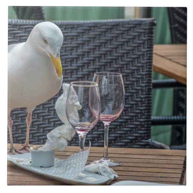 Azulejo Gaviota y copas de vino con cerámica (Frente)
