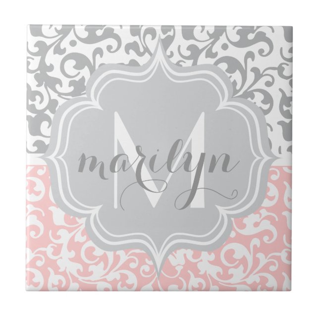 Azulejo Girly Damask Swirls Monogramado rosa y gris (Frente)