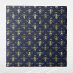 Azulejo Glam Navy Blue Gold Bewn<br><div class="desc">Baldosa azul marino con abejas doradas y corona. El código hexadecimal para el azul marino es #202A44.</div>