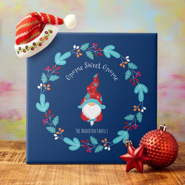 Azulejo Gnome Sweet Gnome Blue Modern Elf Floral Wreath (Subido por el creador)