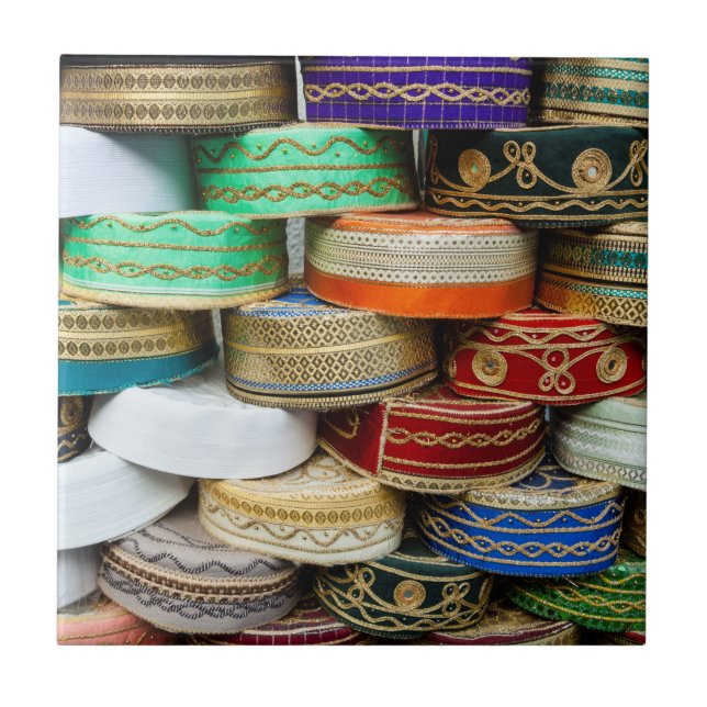 Azulejo Gorras árabes en el mercado (Frente)