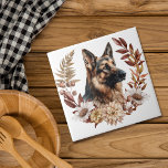 Azulejo Guirnalda de otoño de perro pastor alemán<br><div class="desc">Un hermoso retrato de un perro pastor alemán se sitúa en el centro de una corona de agua de bonito en tonos marrones,  tostados y crema. Todo está colocado sobre un fondo blanco.</div>