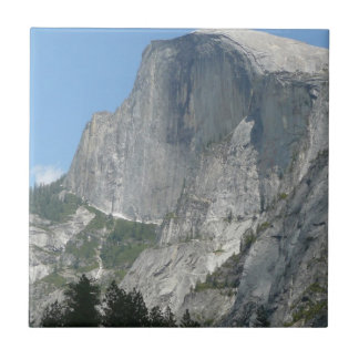 Azulejo Half Dome de lado en el Parque Nacional Yosemite