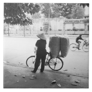 Azulejo Hanoi Vietnam, mujer de reparto en bicicleta (NR)