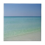 Azulejo Hermosa fotografía de playa verde azul marino<br><div class="desc">Una bonita fotografía de playa tomada a orillas del mar en Destin,  Florida,  donde las tranquilas olas de color azul verdoso se cruzan con el mar. Baldosas de la isla de los bonitos para una casa de playa o una mesa lateral tropical en su casa de vacaciones.</div>